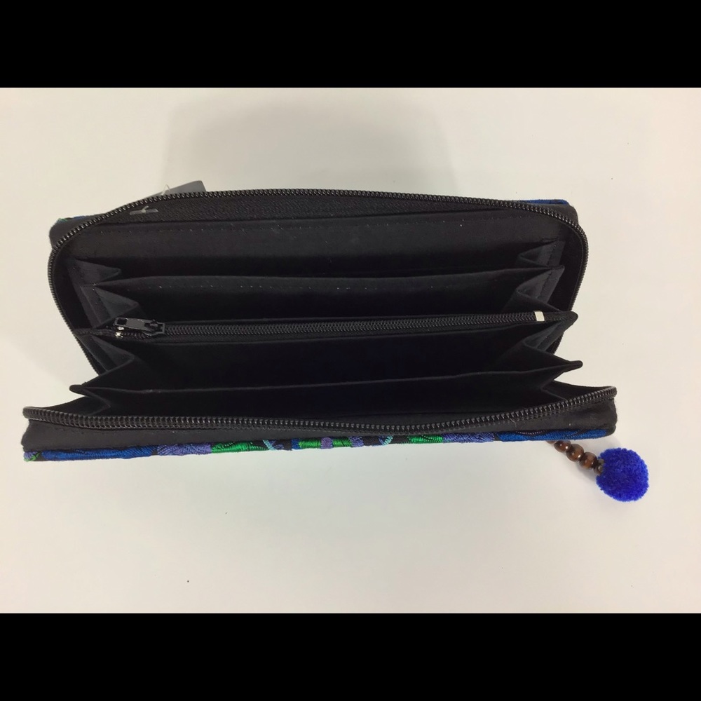 Embroidered wallet - Picture 3 of 5